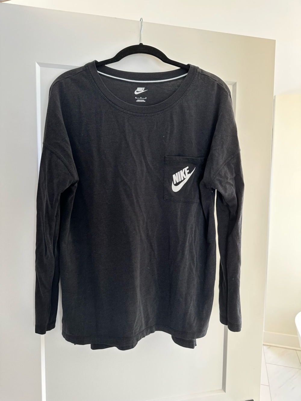 Nike Women’s Black Long-Sleeve Pocket Tee